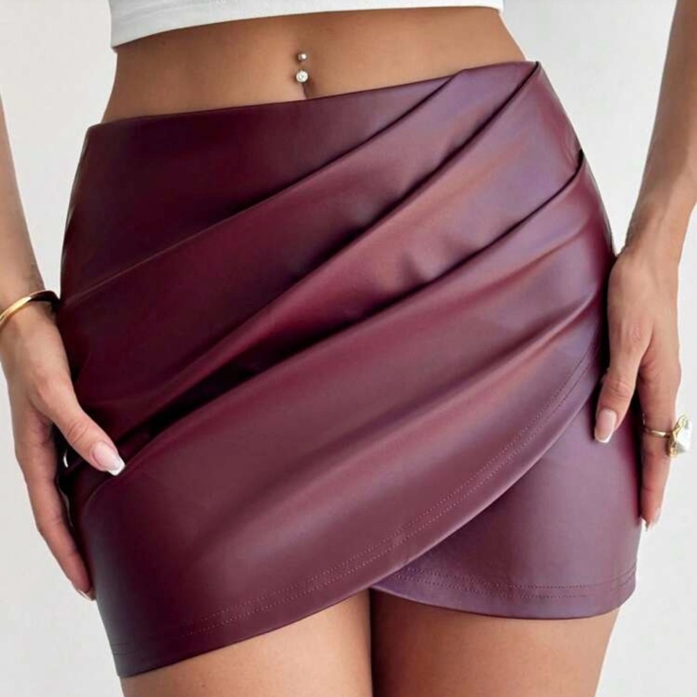 SHEIN Chic Burgundy Faux Leather Mini Skirt